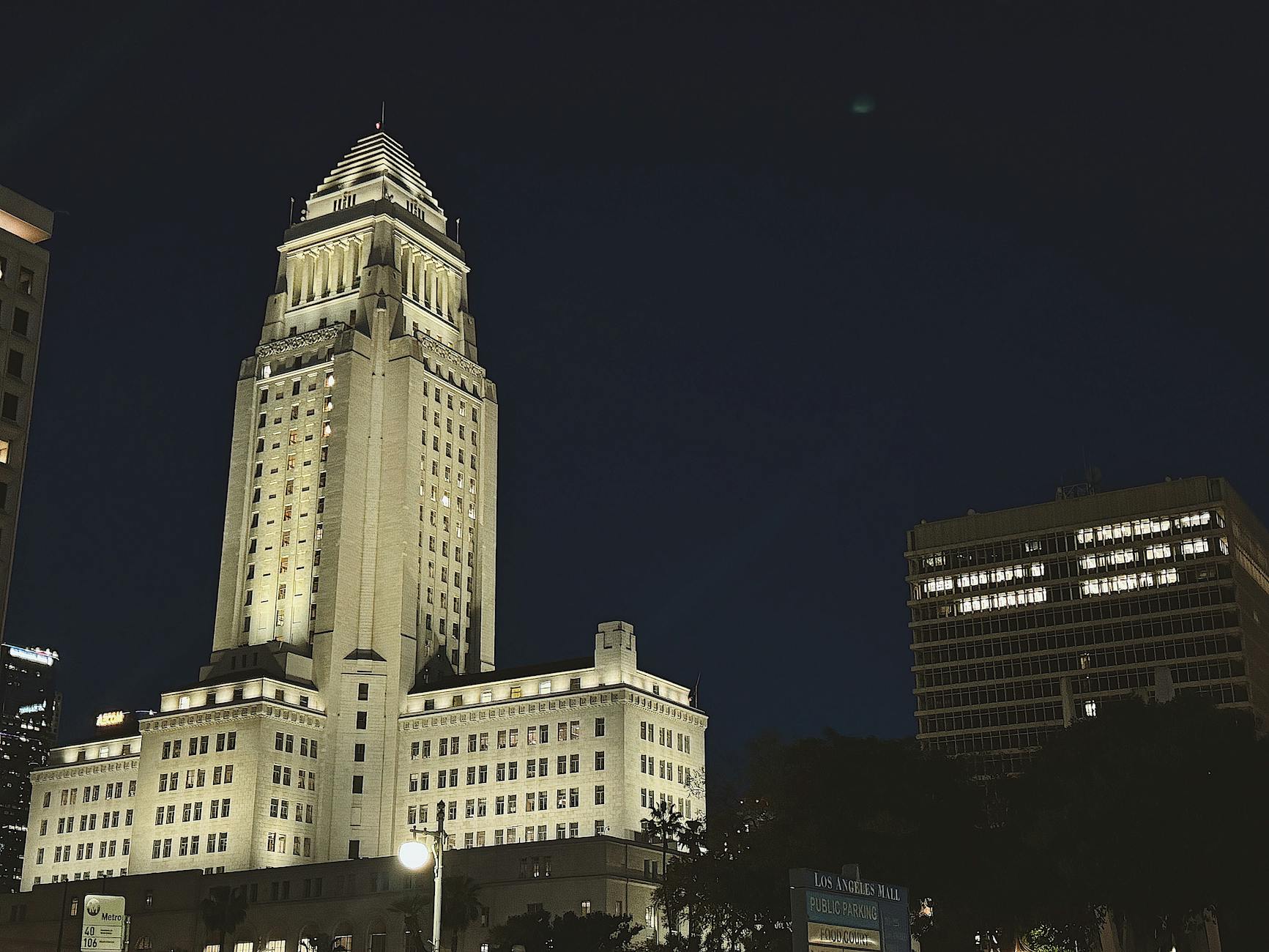 Exterior view of Los Angeles City Hall on a clear day